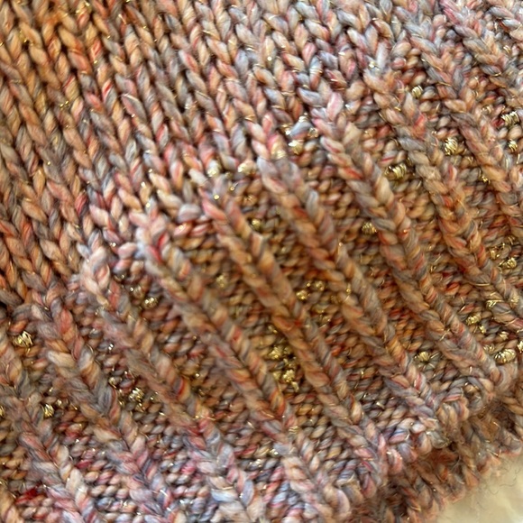 Beautiful multi-color sweater with gold threads throughout - Picture 4 of 5